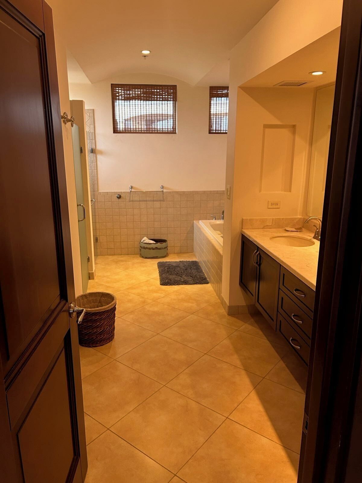 A402 bathroom with soaking tub